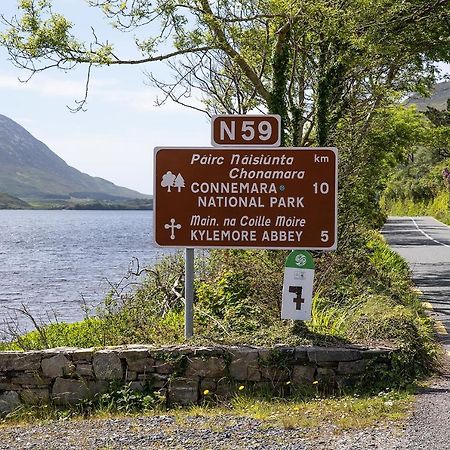 Kylemore House Boutique Apartments - Connemara Suite ภายนอก รูปภาพ