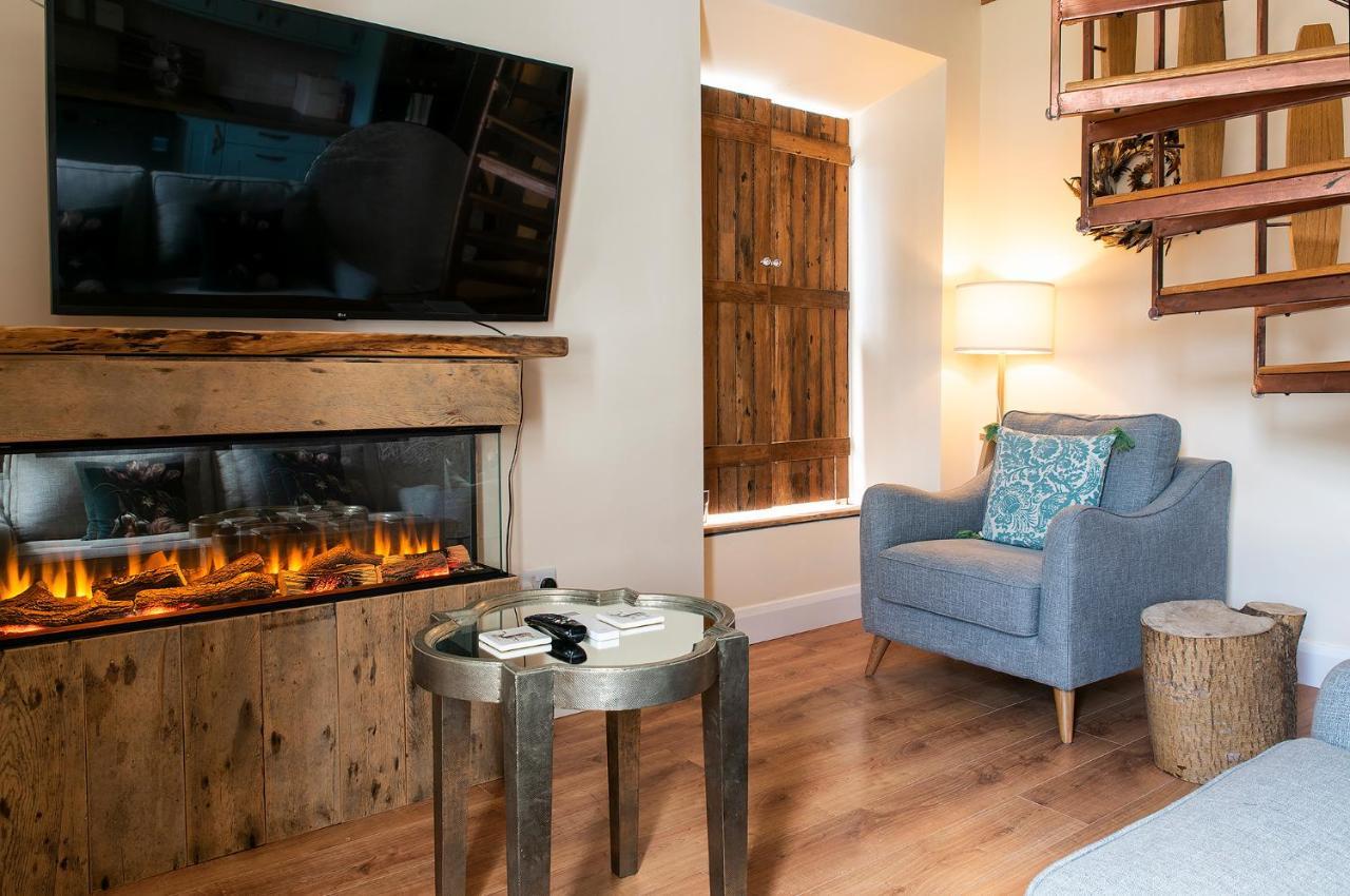 Kylemore House Boutique Apartments - Connemara Suite ภายนอก รูปภาพ